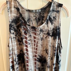 Like new, nice tank top.